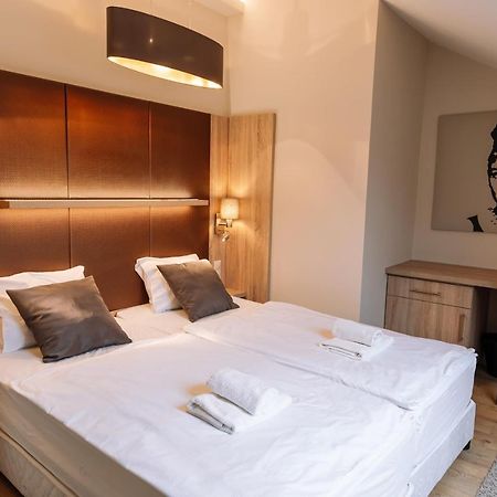 Vadvirag Panzio Hotel Agfalva ภายนอก รูปภาพ