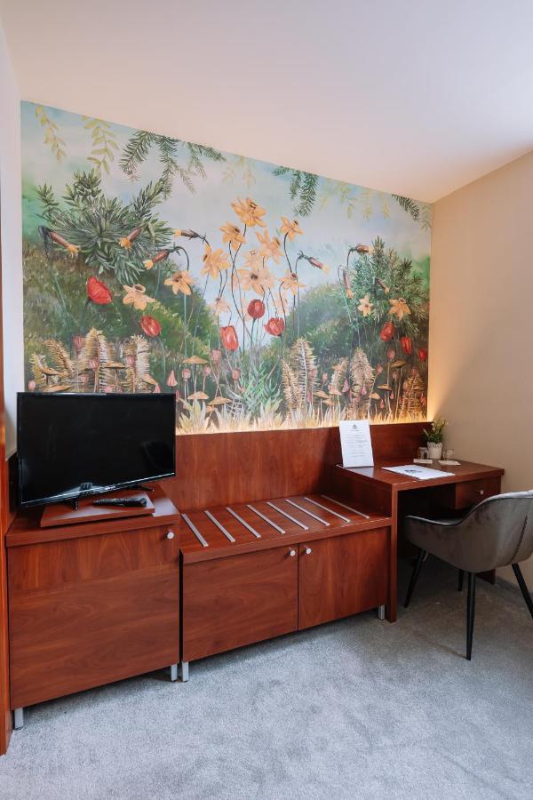Vadvirag Panzio Hotel Agfalva ภายนอก รูปภาพ