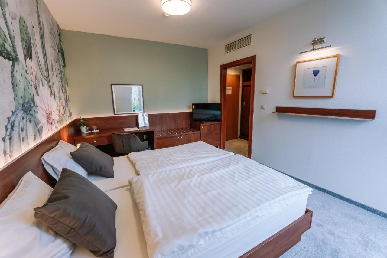 Vadvirag Panzio Hotel Agfalva ภายนอก รูปภาพ