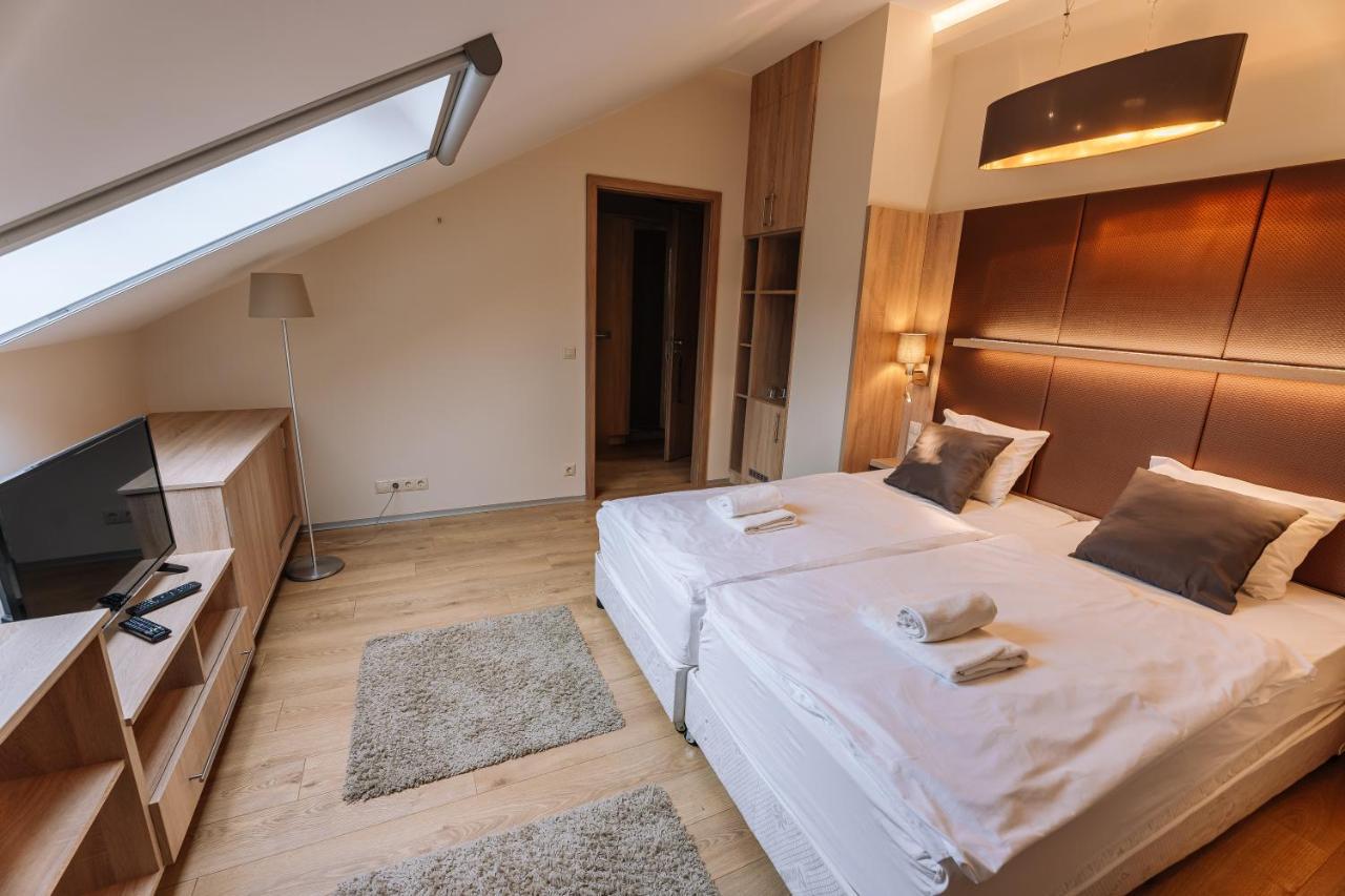Vadvirag Panzio Hotel Agfalva ภายนอก รูปภาพ