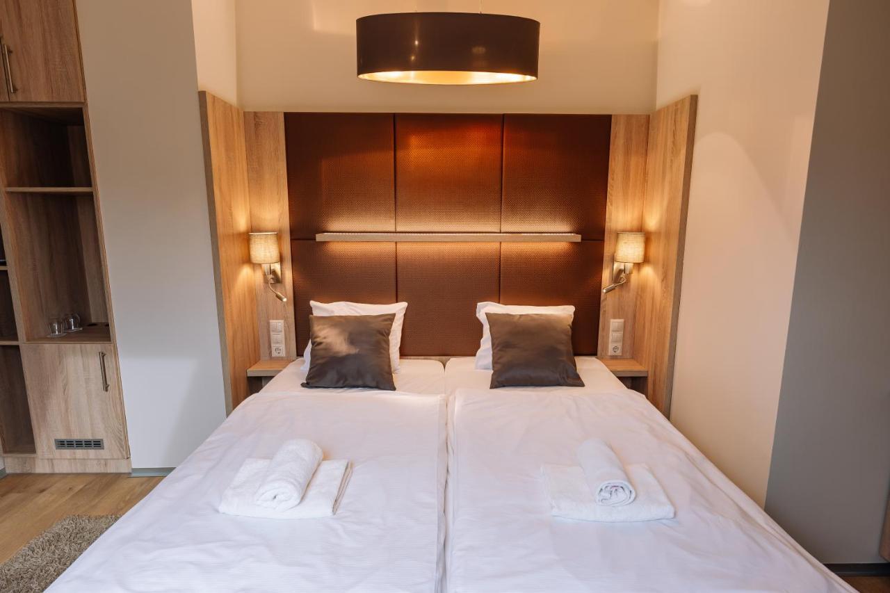 Vadvirag Panzio Hotel Agfalva ภายนอก รูปภาพ