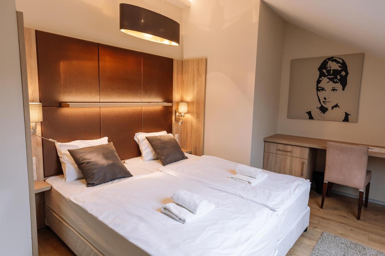 Vadvirag Panzio Hotel Agfalva ภายนอก รูปภาพ
