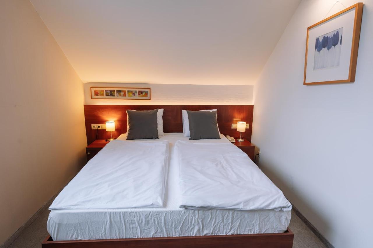 Vadvirag Panzio Hotel Agfalva ภายนอก รูปภาพ