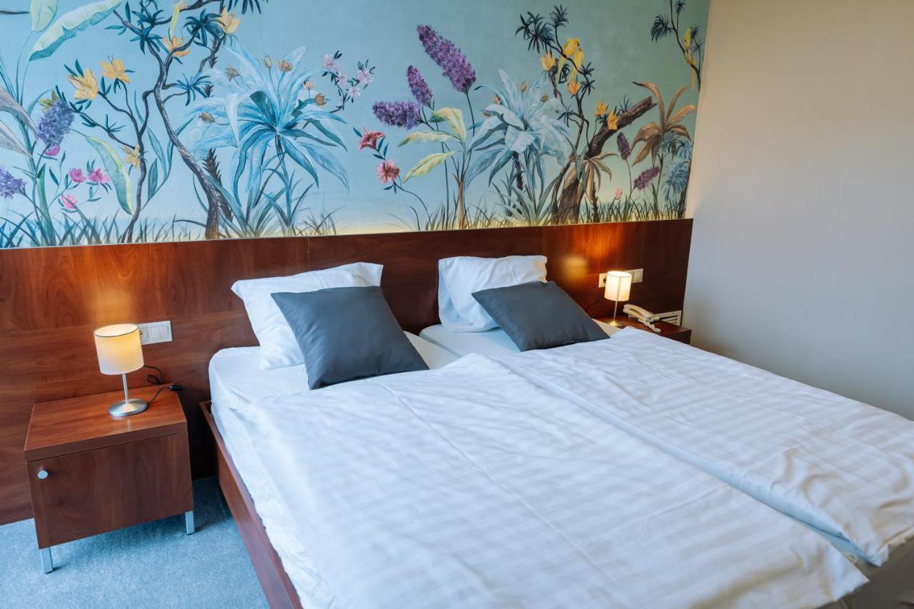 Vadvirag Panzio Hotel Agfalva ภายนอก รูปภาพ
